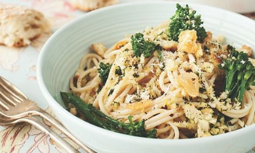 Spaghetti with broccoli and lemon crumb topping recipe